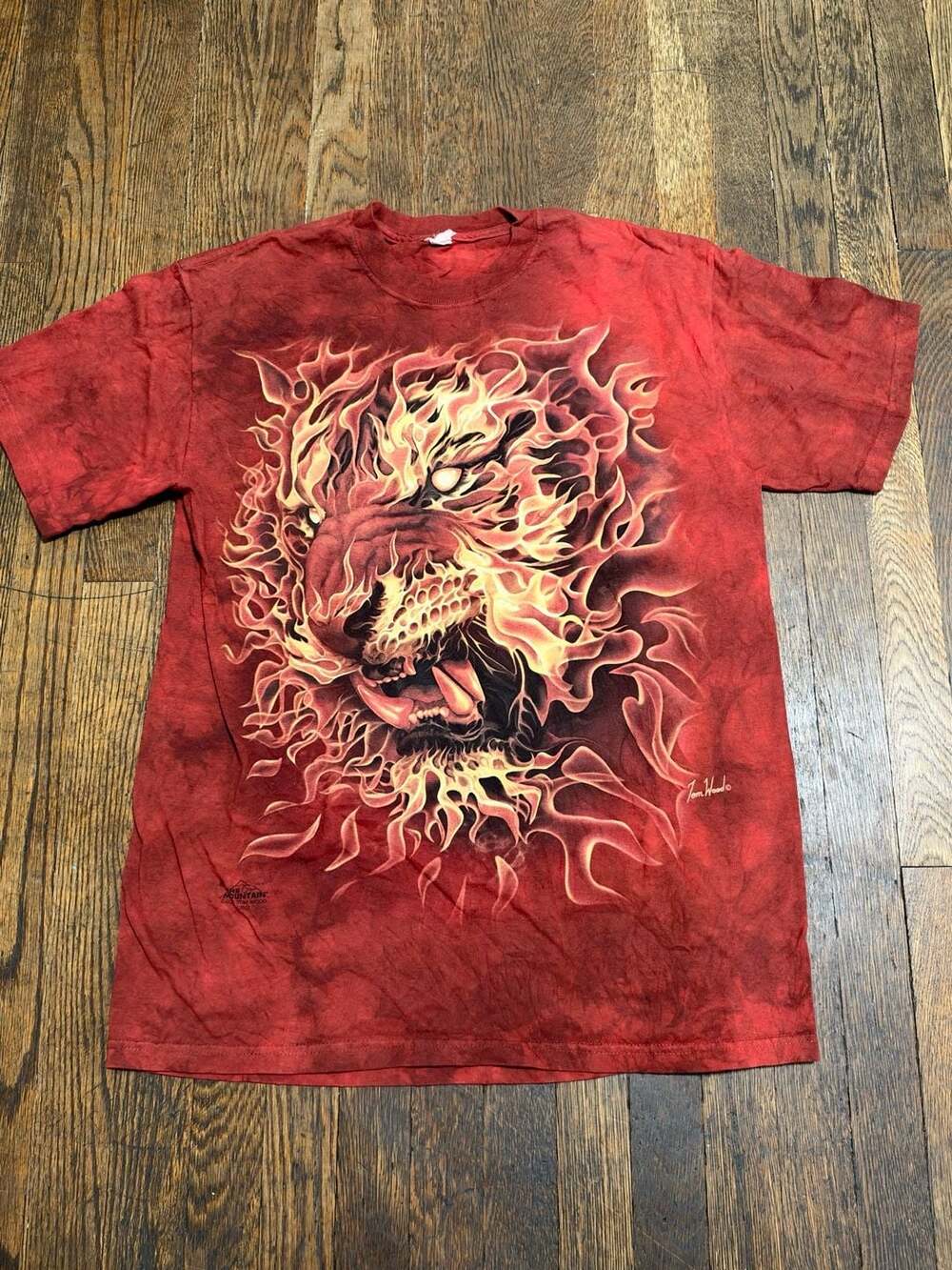 The Mountain Fire Tiger Lion Tom Wood Graphic T-Shirt Size M Red